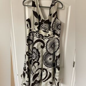 Women’s Brown and cream Size 14 floral dress. 🌸🌺👗